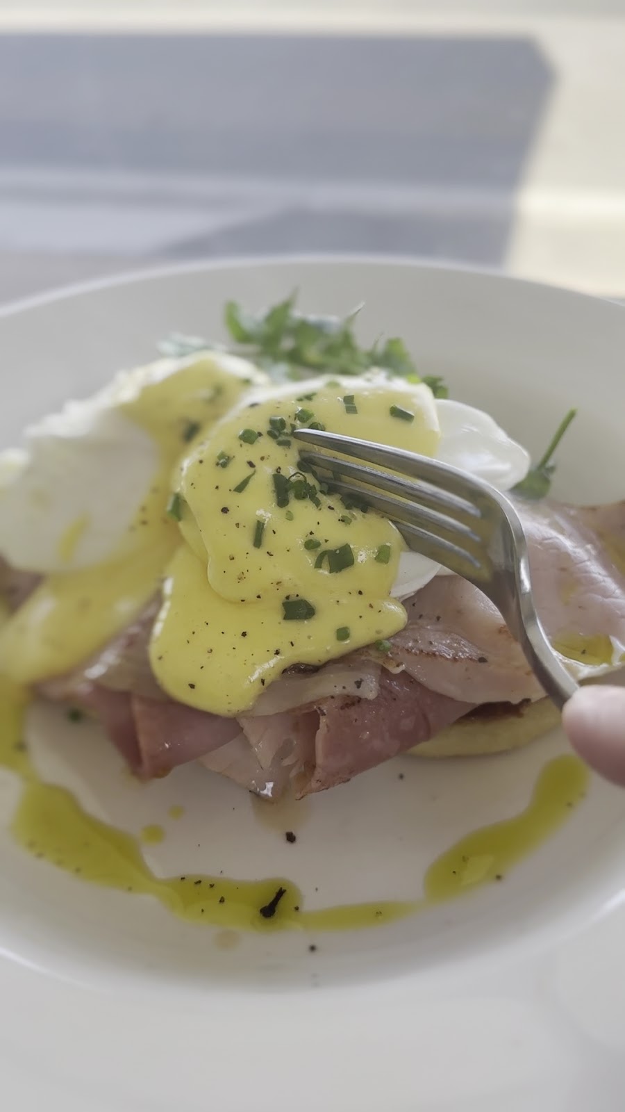 Poached eggs with hollandaise and fresh herbs